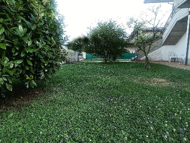 Foto Villa unifamiliare a Romano d'Ezzelino Centro di 390 m² con 9 locali