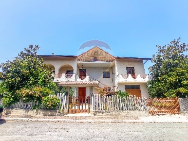 Foto Casa indipendente in via walter tobagi, Filetto Centro di 331 m²