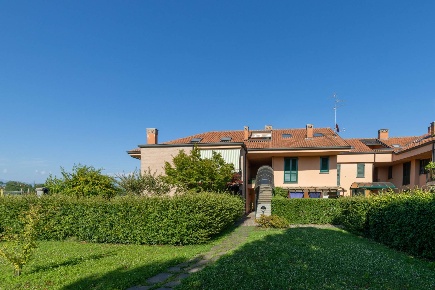 Foto Appartamento in Via Arturo Toscanini, Usmate Velate Velate di 72 m²