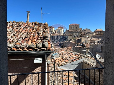 Foto Casa indipendente in via pomo, Geraci Siculo di 130 m² con 5 locali