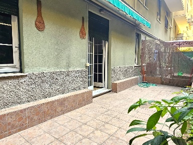 Foto Appartamento in Via Bari, Genova San Teodoro di 75 m² con 5 locali
