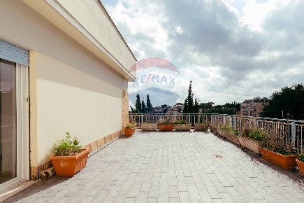 Foto Appartamento in Via Lucio Cassio, Roma Tomba di Nerone di 76 m²