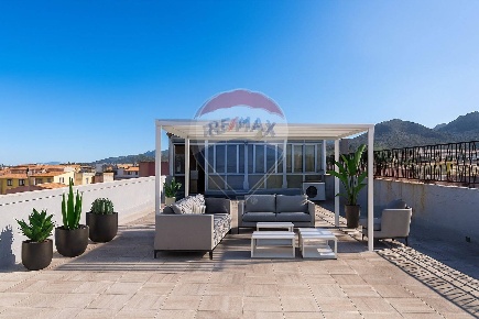 Foto Case semi ndipendenti in Via Armando Diaz, Capoterra Centro di 155 m²