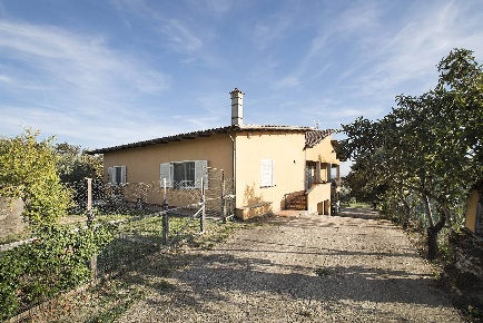 Foto Case semi ndipendenti in Località Cucciale, Caprarola di 290 m²