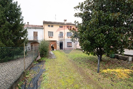 Foto Appartamento a Gazzuolo Belforte di 225 m² con 6 locali in vendita