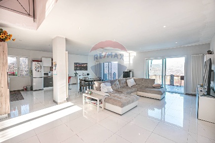 Foto Villa singola a Genova Bolzaneto di 150 m² con 8 locali in vendita