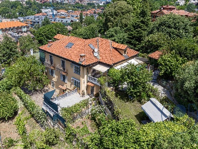 Foto Villa bifamiliare in Strada Degli Alberoni, Torino Cavoretto di 530 m²