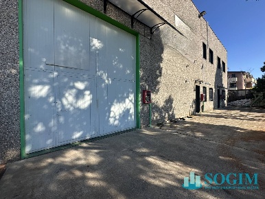 Foto Capannone industriale in Via cascina greppi, Sovico di 700 m²