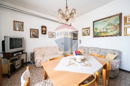 Foto Appartamento a Cadelbosco di Sopra Centro di 100 m² con 3 locali