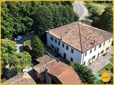Foto Villa a schiera a Molinella di 198 m² con 6 locali in vendita