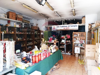 Foto Locale commerciale in Via Porticello, Catania Centro Storico di 270 m²