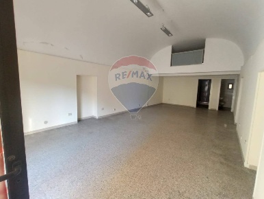 Foto Locale commerciale in Via Cappelluti, Matera Centro di 60 m²