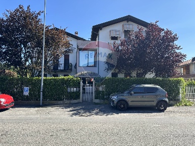 Foto Appartamento in via Cantello, Arcisate Centro di 124 m² con 4 locali