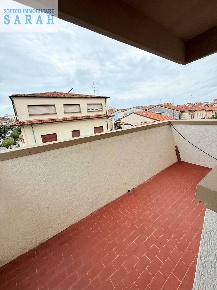 Foto Appartamento in Via Puccini, Viareggio Centro di 90 m² con 5 locali