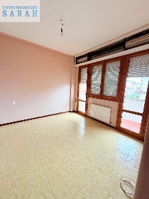 Foto Appartamento in Via Puccini, Viareggio Centro di 90 m² con 5 locali