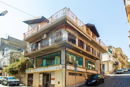 Foto Case semi ndipendenti in VIA S.S. CROCIFISSO, Ramacca Centro di 410 m²