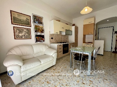 Foto Appartamento in Via Generale Arnaldi, Finale Ligure Centro di 64 m²