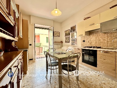 Foto Appartamento in Via Generale Arnaldi, Finale Ligure Centro di 64 m²