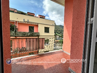 Foto Appartamento in Via Generale Arnaldi, Finale Ligure Centro di 64 m²