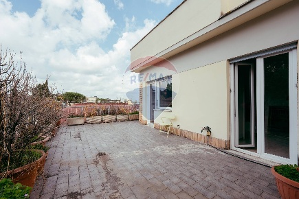 Foto Appartamento in Via Lucio Cassio, Roma Tomba di Nerone di 73 m²
