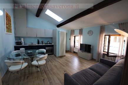 Foto Appartamento in Via Ponte Pietra, Verona Centro Storico di 65 m²