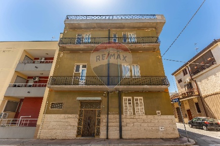 Foto Casa indipendente in Via Rutigliano, Adelfia di 660 m² con 31 locali