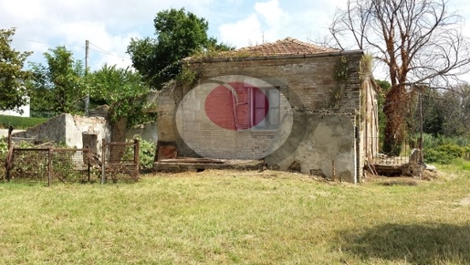 Foto Rustico in s.p. Mediana, Fossacesia di 1400 m² con 6 locali in vendita