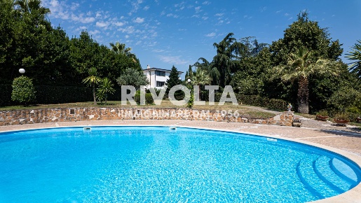 Foto Villa unifamiliare in Via della Giustiniana, Roma La Giustiniana