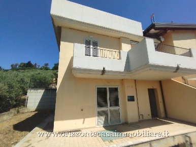 Foto Appartamento a Colli del Tronto di 139 m² con 5 locali in vendita