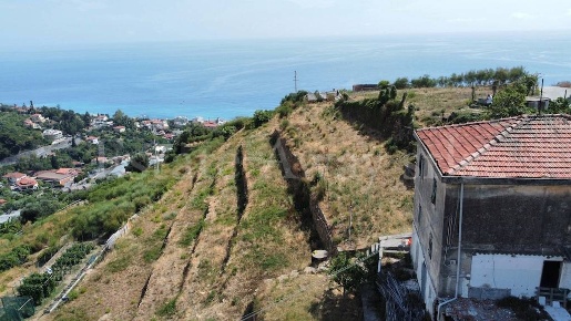 Foto Rustico in Strada Noci, Ospedaletti di 222 m² con 10 locali in vendita