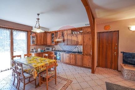 Foto Appartamento in via Mezzasco, Strozza di 113 m² con 4 locali
