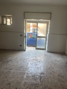 Foto Negozio in VIA PETRARO, Santa Maria la Carità di 77 m² con 5 locali