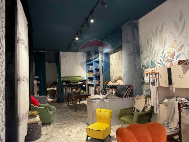 Foto Locale commerciale in Via Abate Gimma, Bari Murat di 150 m² in vendita