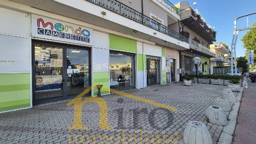 Foto Locale commerciale in Via Tirburtina Valeria, Pescara Tiburtina