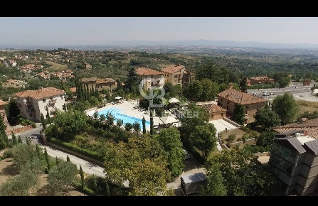 Foto Hotel in Via E. Bernabei, Montepulciano Centro di 4000 m² in vendita