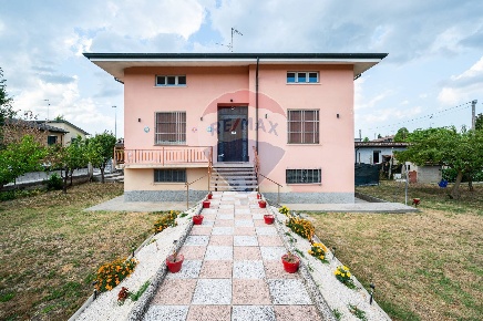 Foto Villa singola in Via IV Novembre, Commessaggio Centro di 180 m²