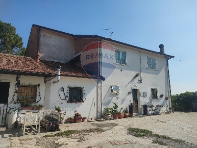 Foto Casa indipendente in Via Bucarona, Copparo di 240 m² con 10 locali