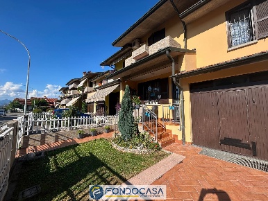 Foto Villa a schiera a Rovato Centro di 215 m² con 7 locali in vendita