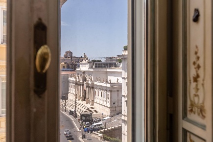 Foto Ufficio in Via Nazionale, Roma Monti di 465 m² con 13 locali