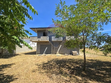 Foto Casa indipendente in via canale, Torrevecchia Teatina di 300 m²