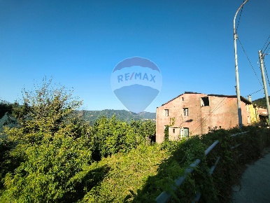 Foto Rustico in via altare, Uscio Centro di 210 m² con 8 locali in vendita
