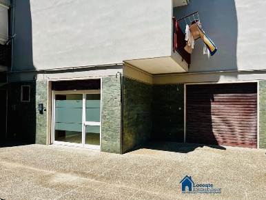 Foto Locale commerciale a Capurso di 60 m² con 2 locali in vendita