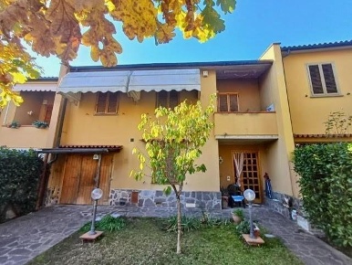Foto Villa a schiera a Calci Gabella di 250 m² con 9 locali in vendita