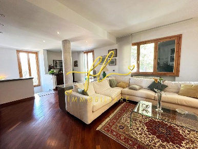 Foto Appartamento a Cecina Cecina Centro di 174 m² con 7 locali in vendita