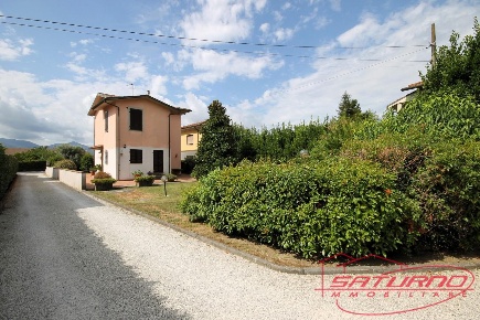 Foto Villa unifamiliare a Lucca Santissima Annunziata di 165 m² in vendita