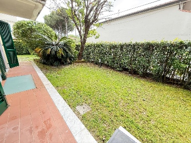 Foto Appartamento a Massa Ronchi - Poveromo di 100 m² con 7 locali