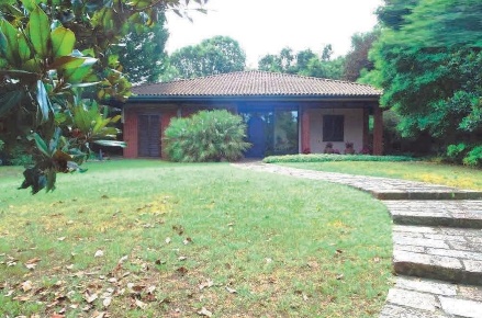 Foto Villa unifamiliare a Boffalora sopra Ticino Centro di 492 m²