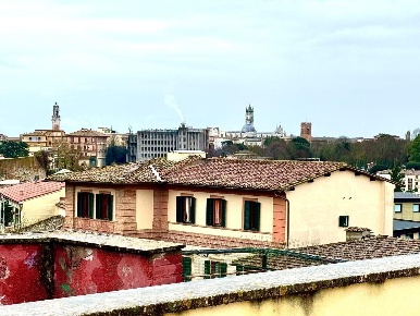 Foto Appartamento a Siena Fuori Porta Camollia di 180 m² con 6 locali
