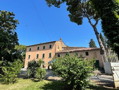 Foto Agriturismo a San Miniato Isola, Roffia con 100 locali in vendita