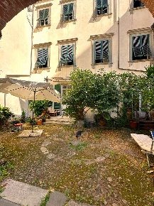 Foto Appartamento a Lucca Piazza Anfiteatro - Torre Guinigi di 530 m²
